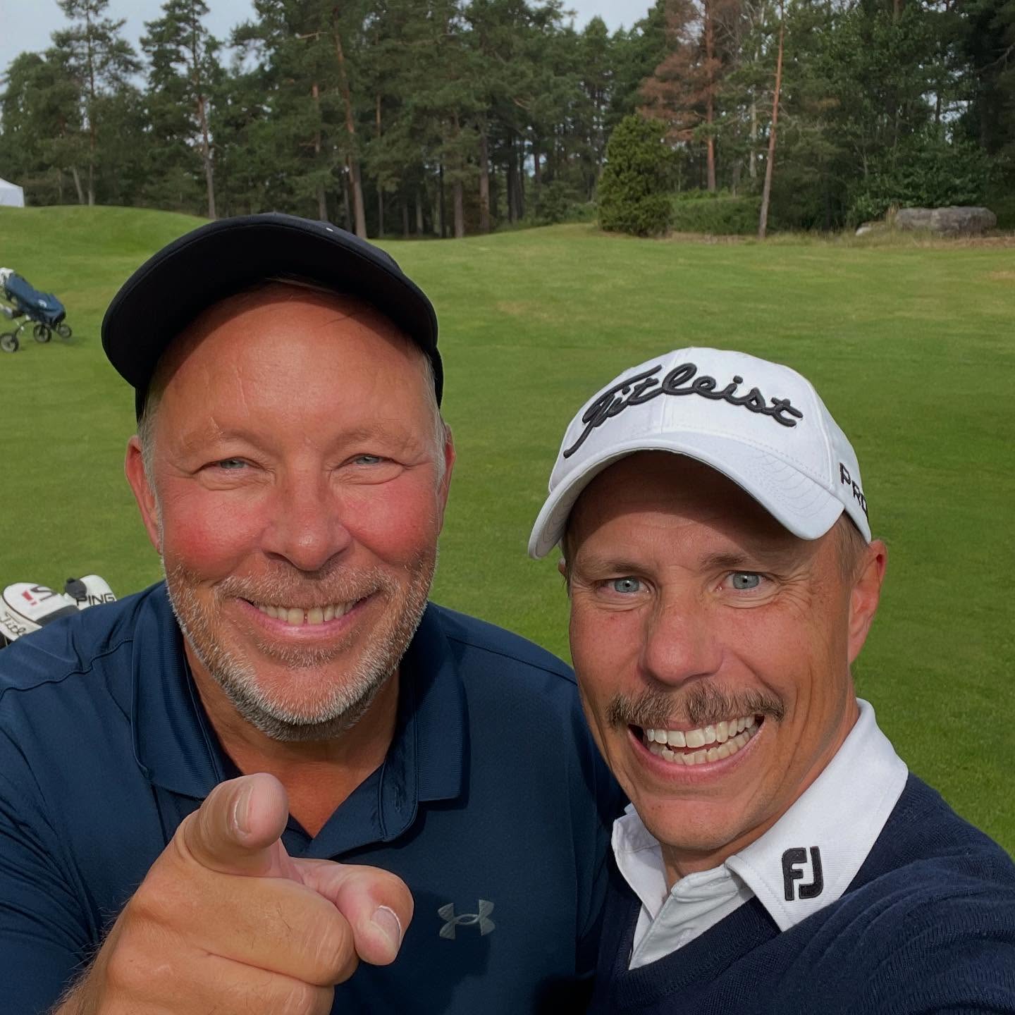Då var det dags för den årliga champagnegolfen, denna gång på @saltsjobadensgolfklubb ⛳️ Men även dags att se om @larssonsinsta har skött sin golfträning sen sist 🤩 Nu kör vi 💪🏼

#kastenfalkgolf #saltsjöbadengk #beckergolfen #trosastadshotell